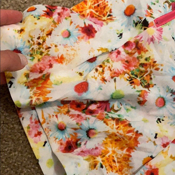 Shorts - Picture 2 of 4